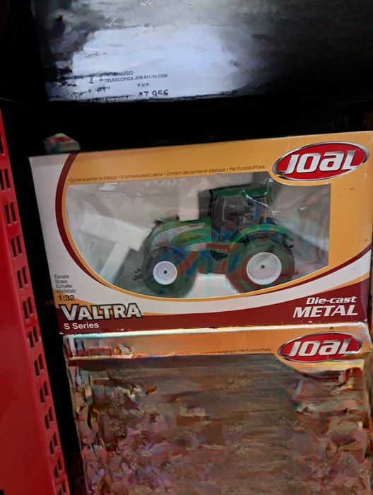 Maquinas miniaturas em metal da Joal