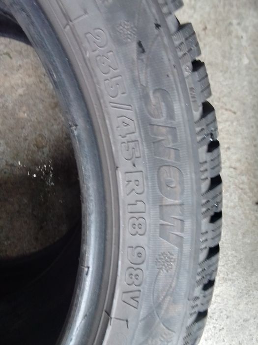 Opona zimowa 235/45r18 KORMORAN 2021r 7mm