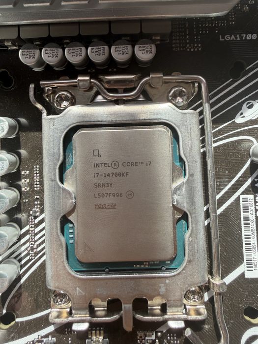 Intel i7 14700KF com 1 mês
