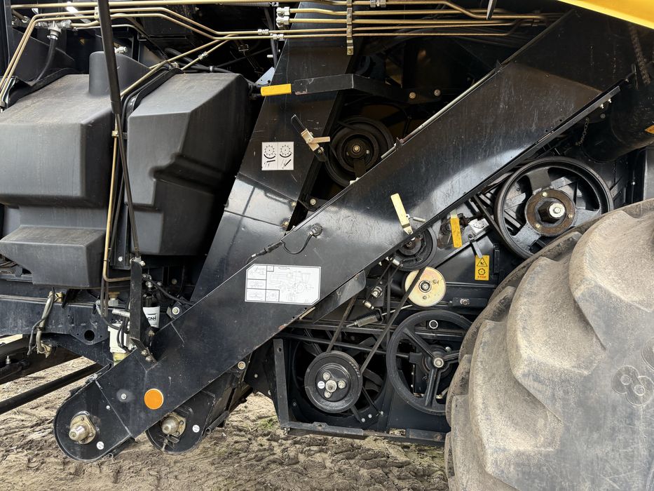 Продам комбайн в гарному стані New Holland cx 6.90