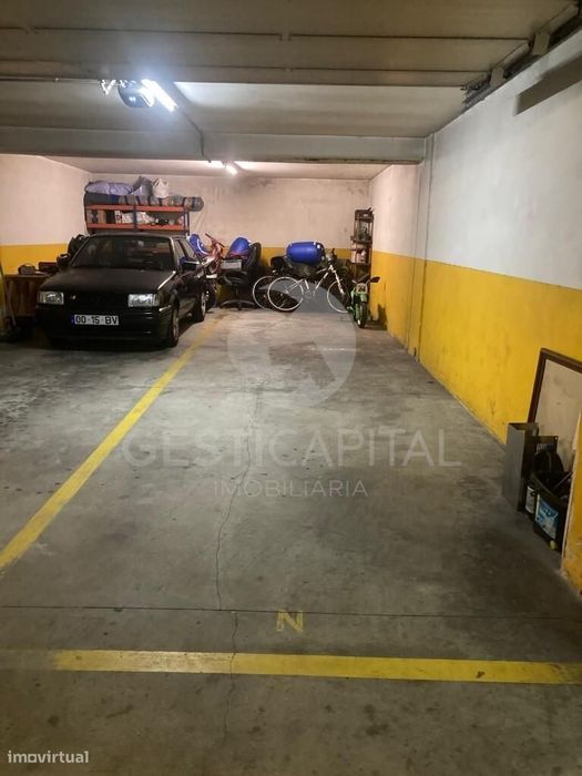 Apartamento T3 com Suite, 2 Varandas e Garagem para 2 Carros  em linha