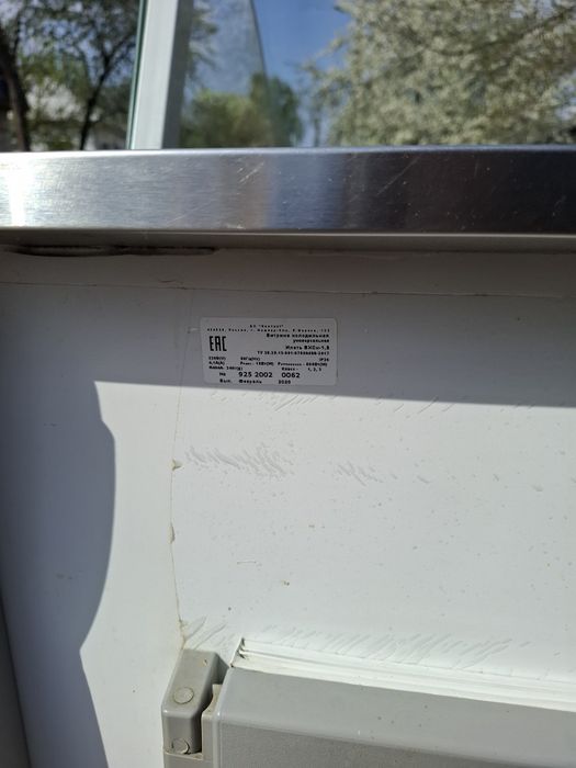 Продаж універсальної холодильної вітрини