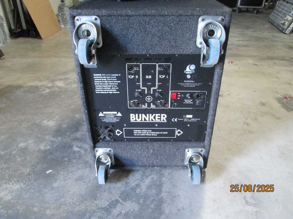 Vario material de som em excelente estado.