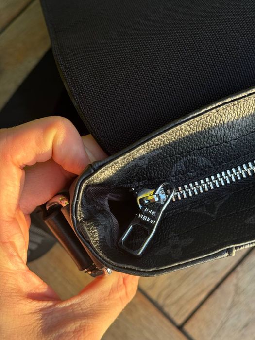 Сумка Louis Vuitton через плечо черная Лв кожаная барсетка LV Луи