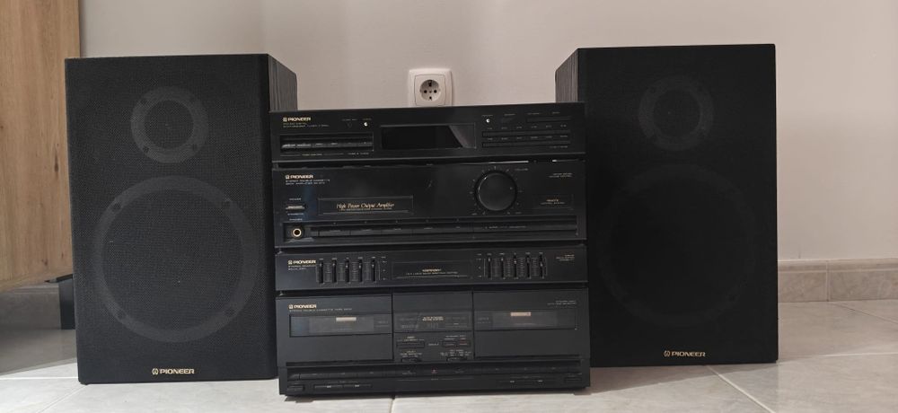 Aparelhagem Pioneer com duas colunas Pioneer de origem