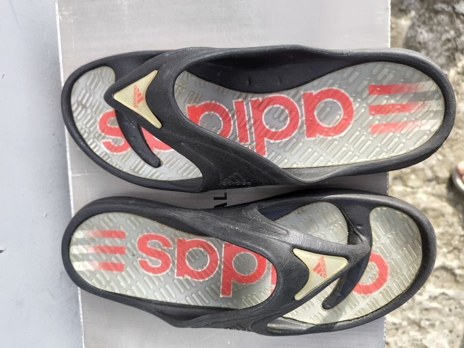 Шльопанці фірми Adidas