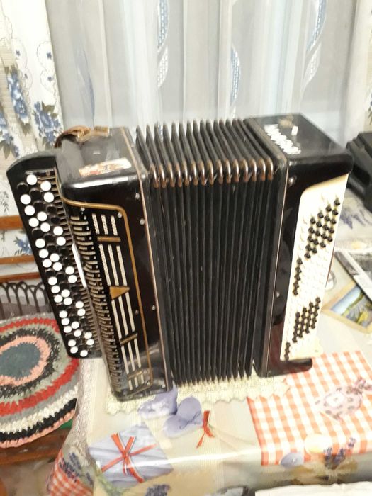 Баян б/в в робочому стані