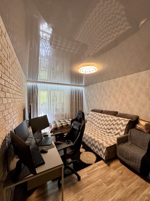 Продам 3к жм Красный Камень ул Савкина кирпичный дом