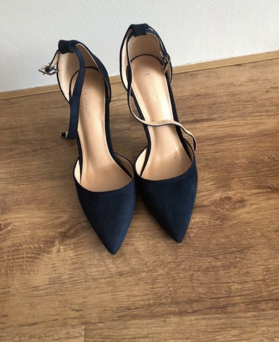 Granatowe szpilki DeeZee 37