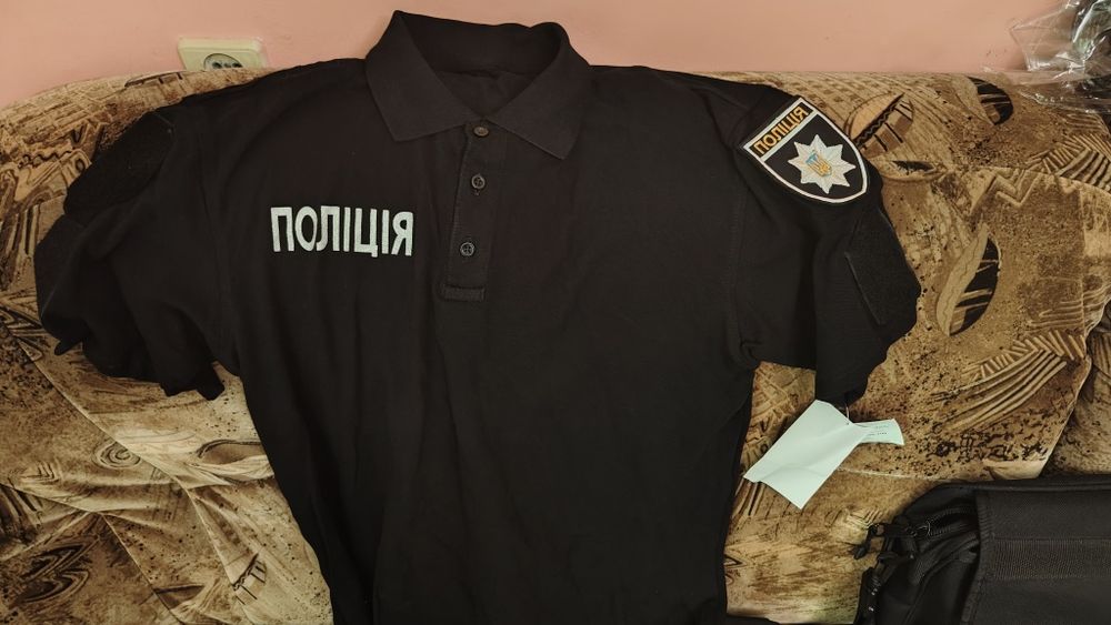 Поло поліції з шевроном