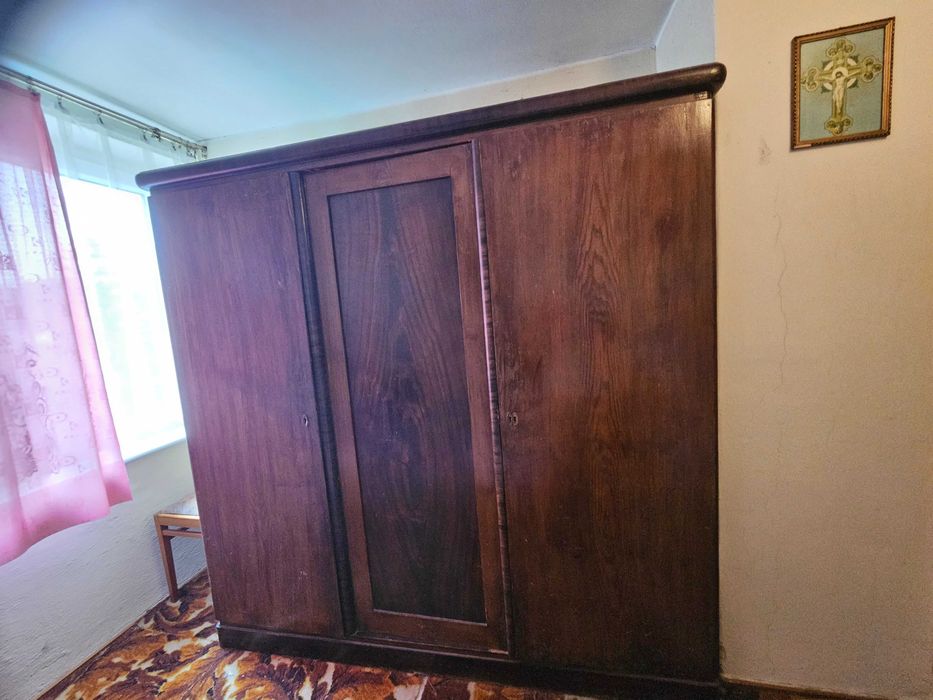 Stara drewniana szafa