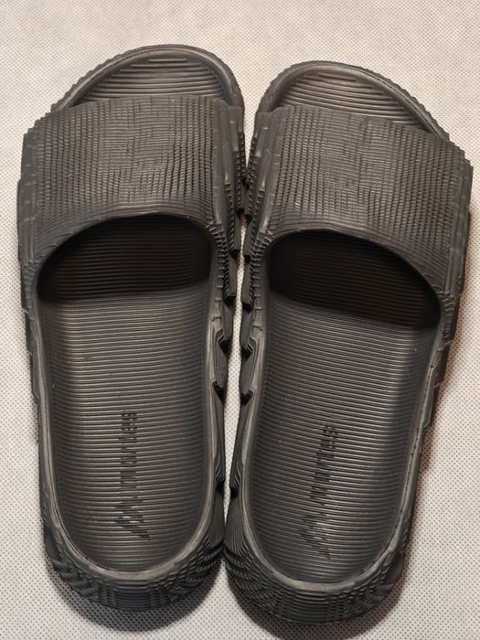 Szare stylowe lekkie klapki Martes rozm. 43, 28 cm