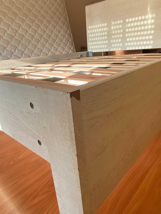 Cama de Casal VERONA (150x190cm) + Estrado de Ripas - Como Novo - 180€