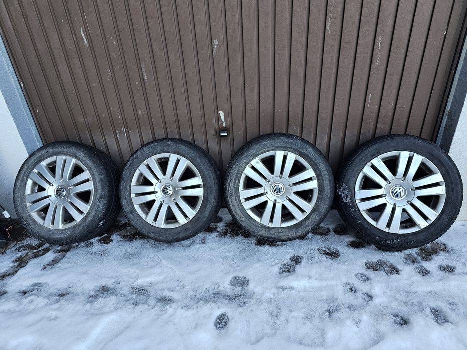 Sprzedam komplet kół VW w bardzo dobrym stanie !!