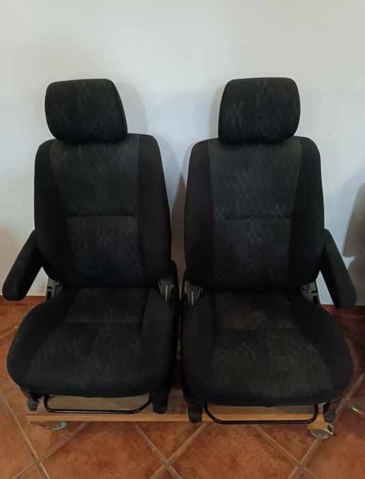 Bancos Toyota em bom estado
