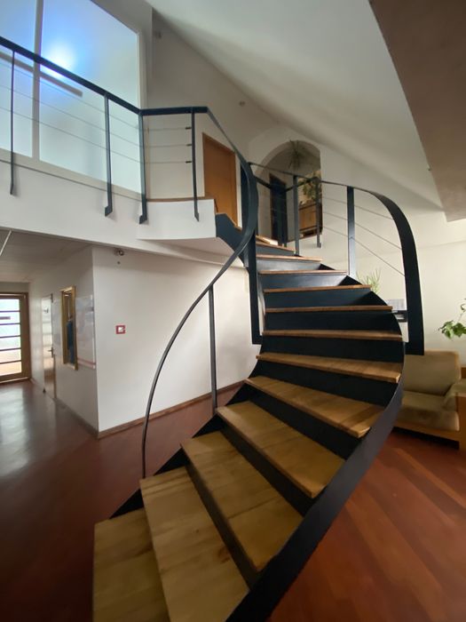 Продам Коммерческое здание в центре 1280м , с землей