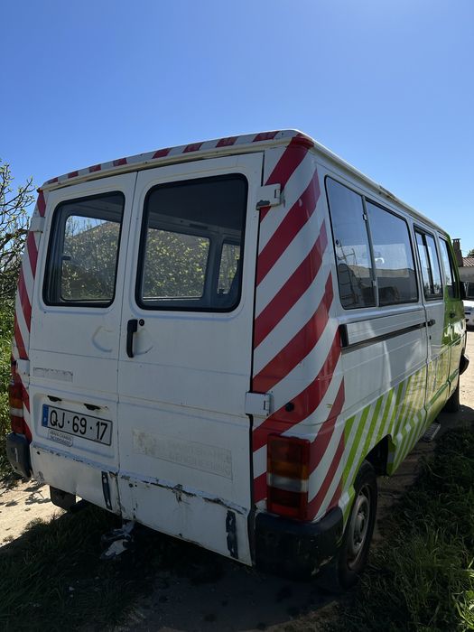 2 Renault Trafic 2.0 (t7w 300)