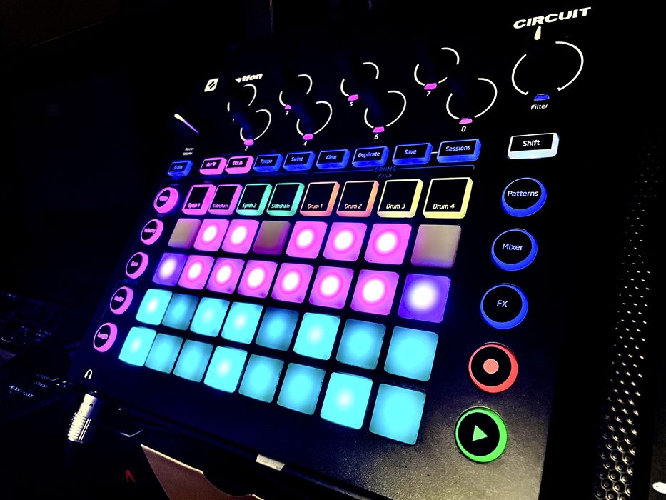 NOVATION CIRCUIT groovebox ,tracks , perkusia itp,sekwencer, sampler