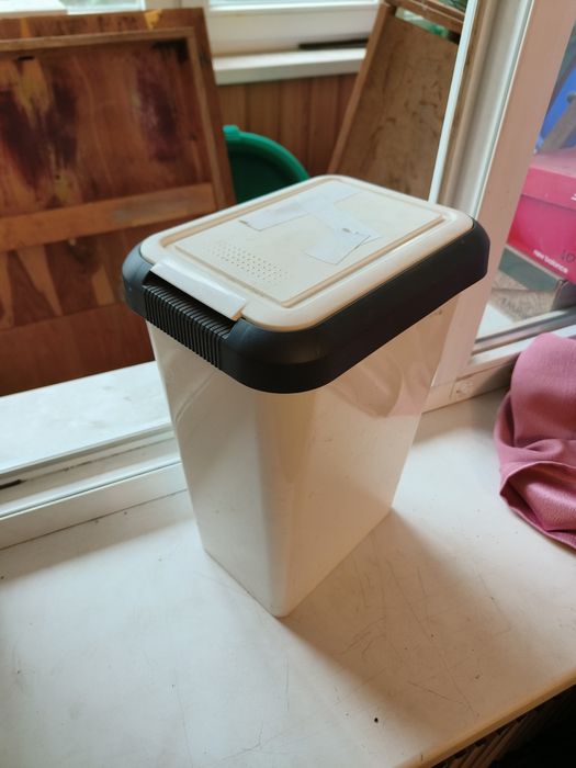 Ведро для мусора с крышкой мини