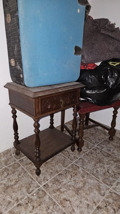 Duas Mesas de cabeceira antiga
