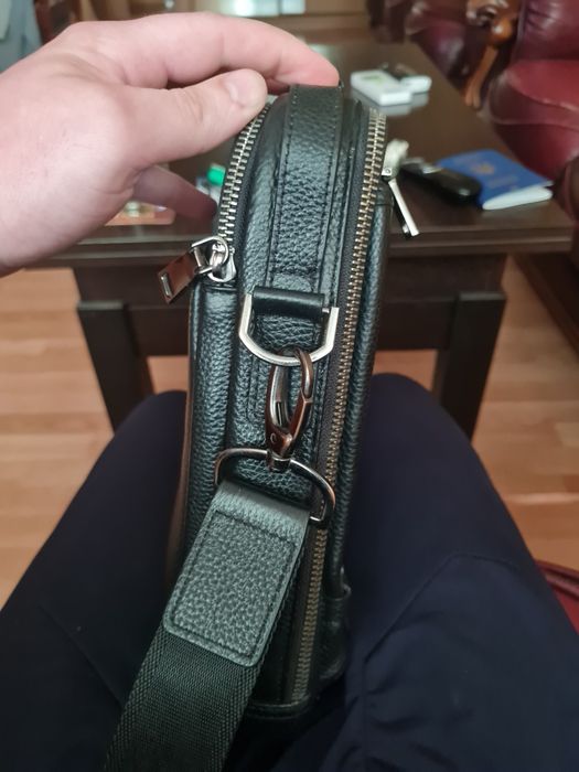 Продам кожанную барсетку