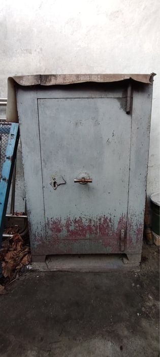 Продам сейф залізний