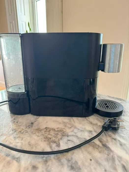 Máquina de Café Nespresso Seminova com Dispensador Touch Sleeve