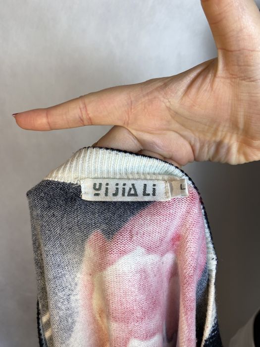 Sweter damski czarny w róże kwiaty wzory wełna elegancki 40 L XL