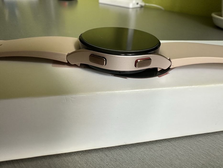 Часы  samsung Galaxy Watch4