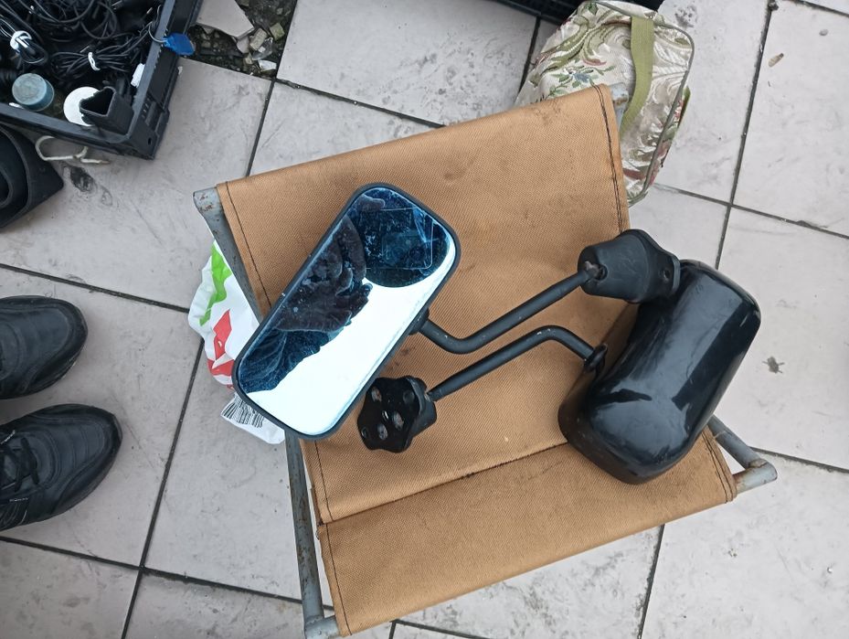 Зеркала заднего вида немного затемнённые новые