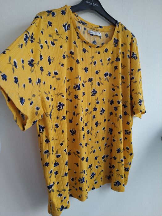 Blusa padrão floral, fluída e alegre - Lefties - Tamanho L