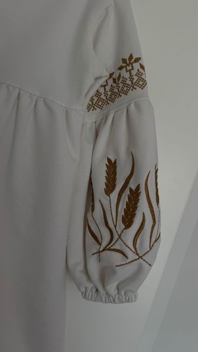 Вишиванка розмір 116 ,для дівчинки , вишите плаття, стан ідеальний
