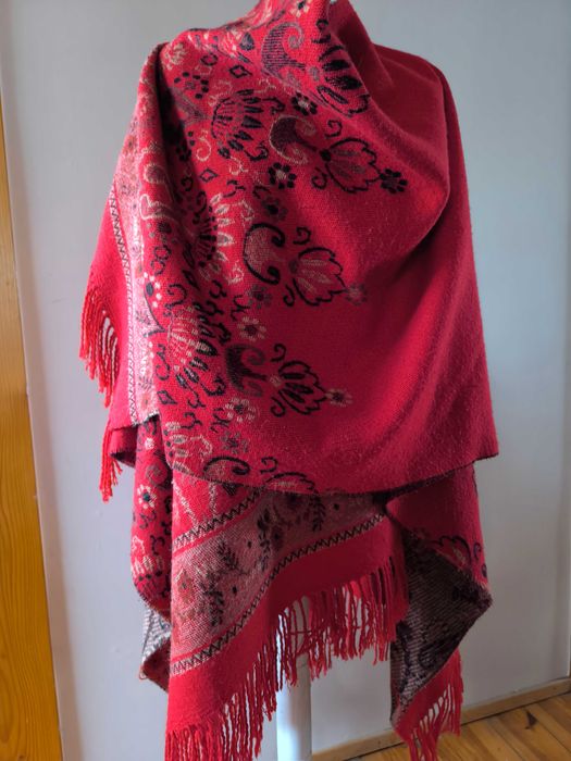 Ponczo wełniane cieplutkie duże, marki re ,w stylu Boho