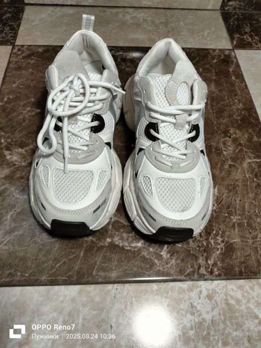 Кросівки розмір 39