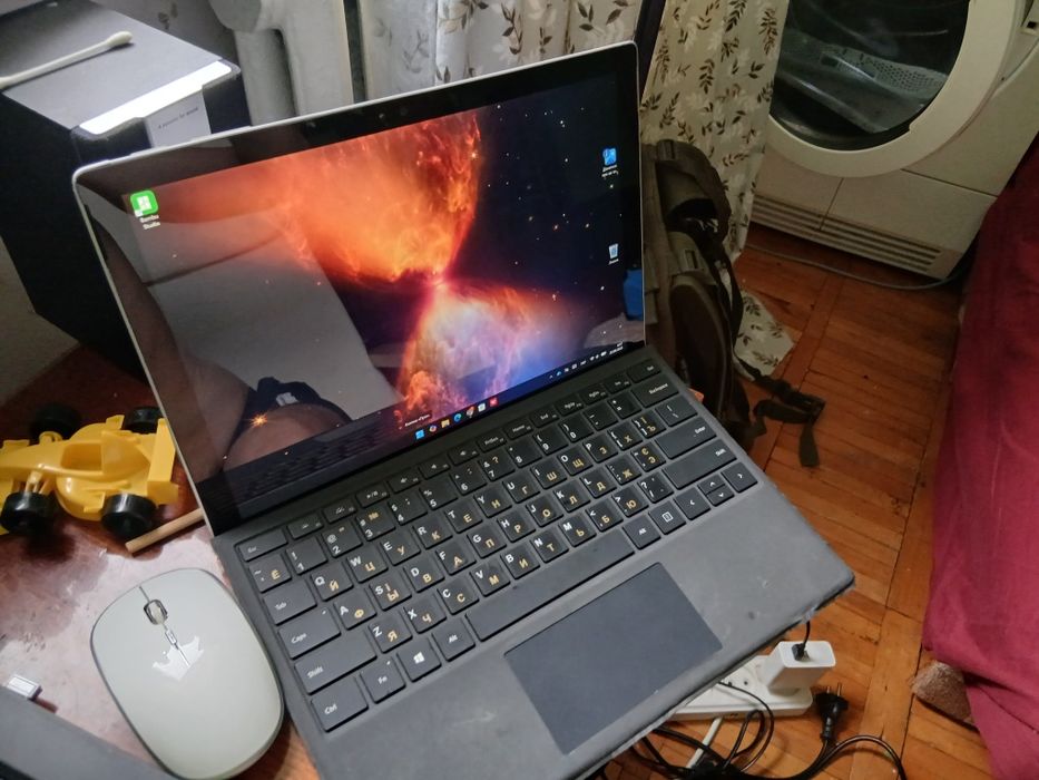 Microsoft Surface Pro 4 | i7 / 8GB / 256GB SSD + Клавіатура і Зарядка (Під ремонт / На запчастини)