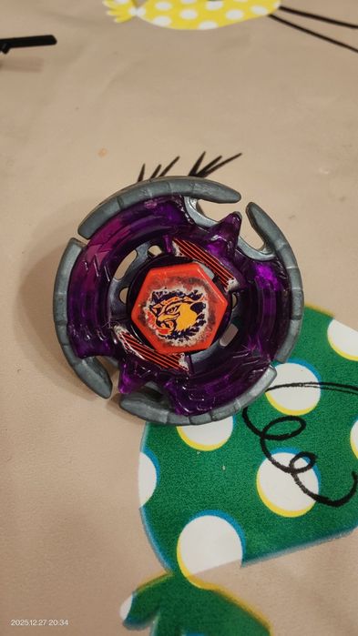 Beyblade, pião e lançador  primeira geração