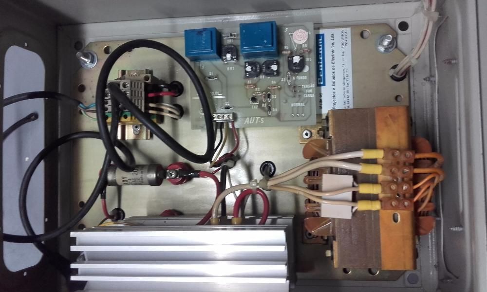Carregador automático de baterias 24 V