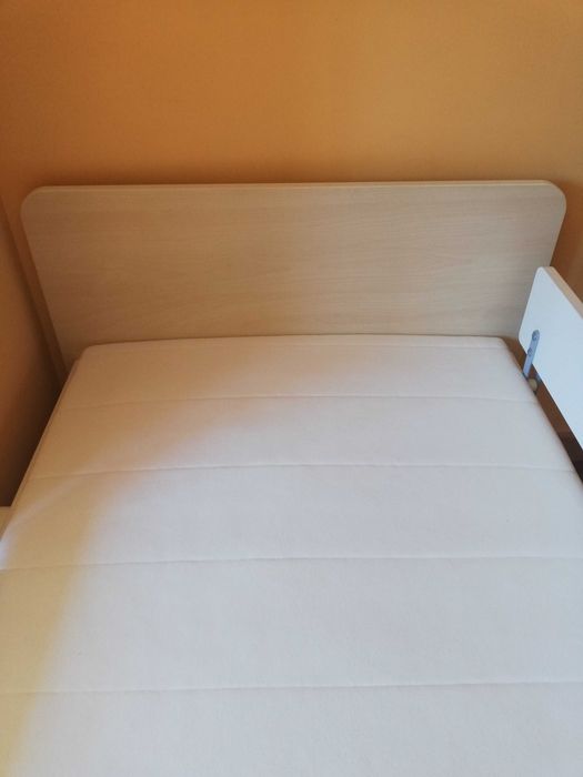 Cama de criança SLÄKT IKEA, 80x200 cm + barreiras + colchão