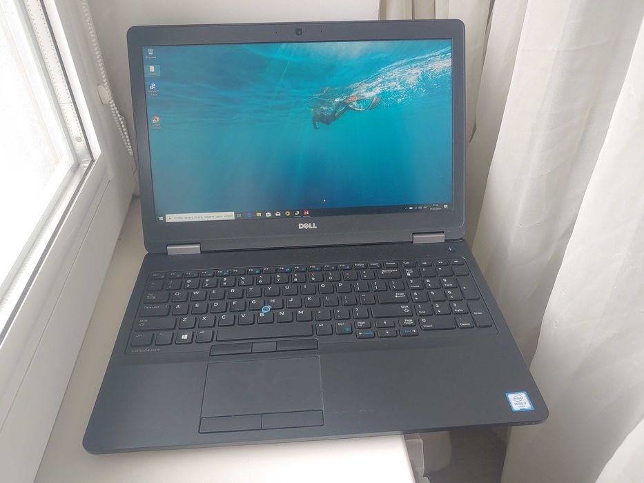 Dell Latitude 5570 15.6" i7-6600u 3.6 GHz 8GB ssd 128GB ATI M360