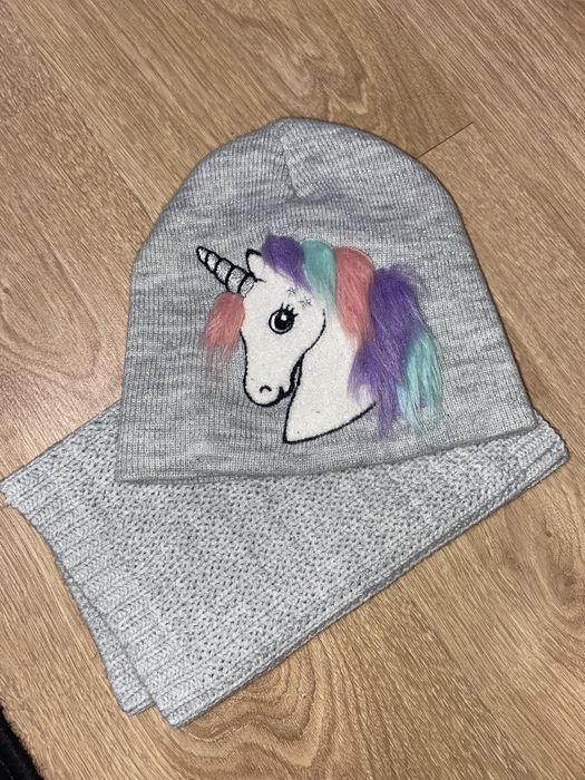 Шапки на дівчинку ,Ціна за всі