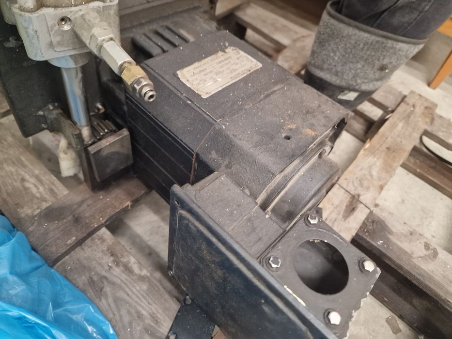 Silnik z przekładnią z frezaki bridgeport TNC3