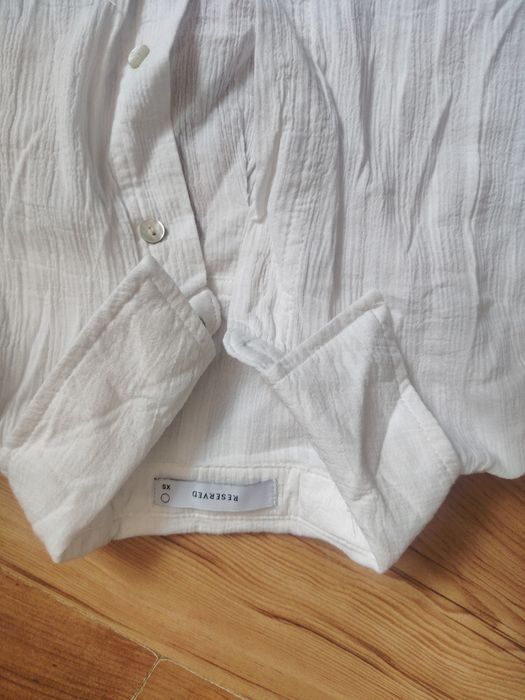 Biała Koszula Muślinowa Reserved – Must-Have na Lato xs