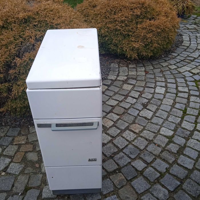 Kominek wolnostojący.