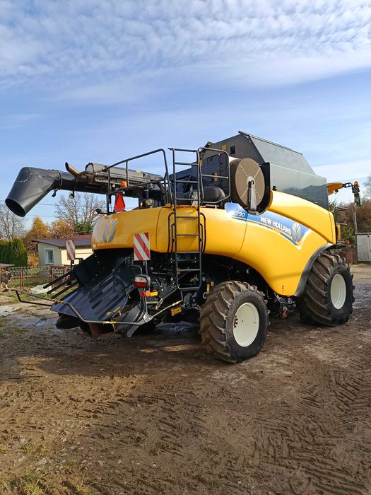 Kombajn New Holland CR 7.90