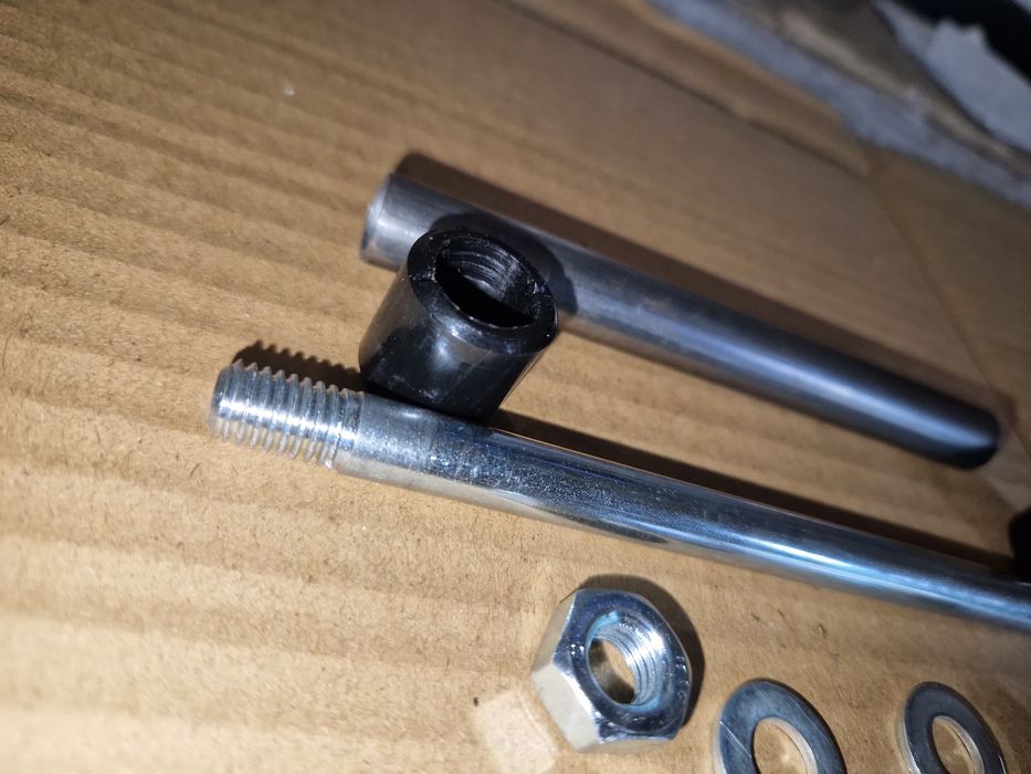 Nowa kpl oś wahacza ramy kola tyl Romet motorynka komar