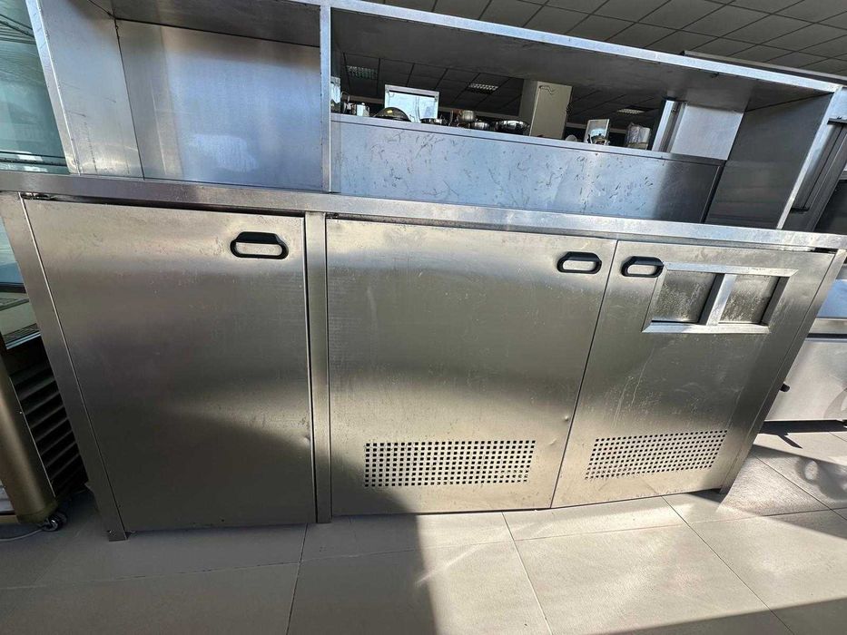 BALCÃO EM INOX COM ALÇADO E PORTAS – SISTEMA DE RECICLAGEM
