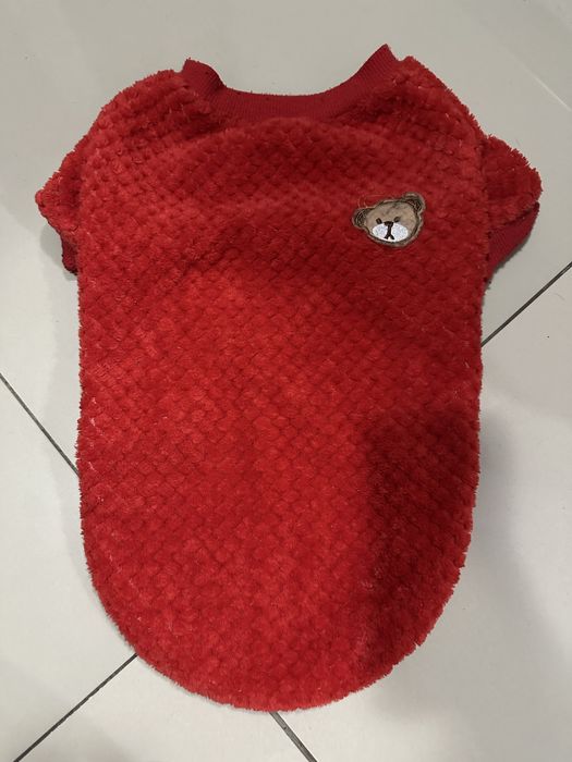 Ubranko dla pieska. Czerwona koszulka