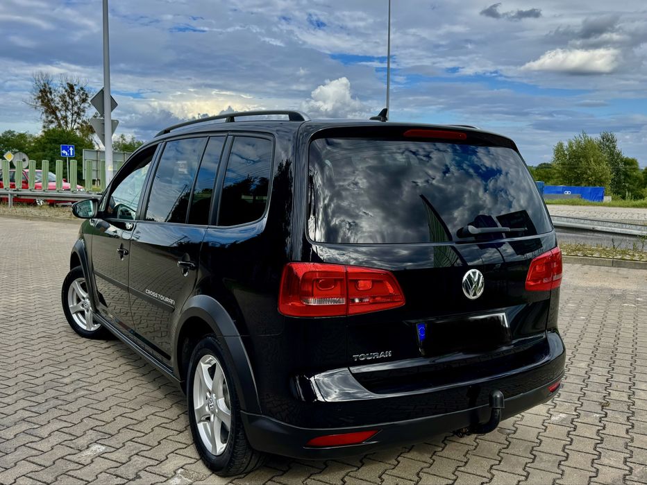 Touran Cross 7 Osobowy Hak 2.0 Tdi Zarejestrowany