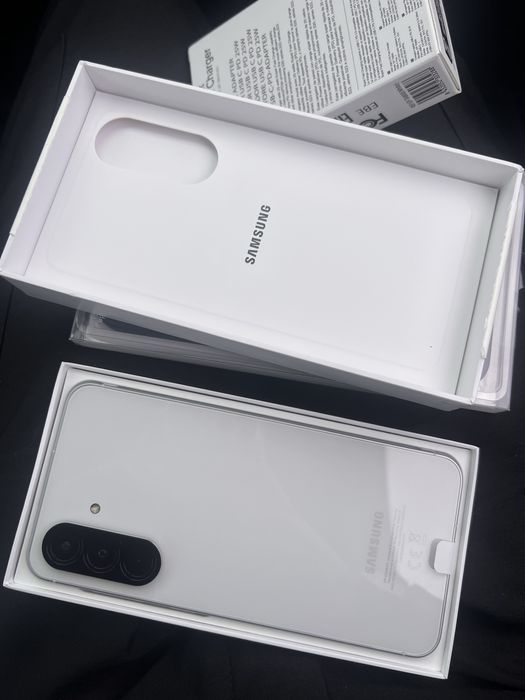 A56  branco 5G 256gb  com carregador