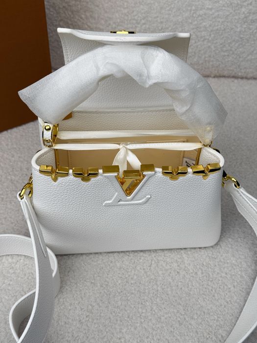 Сумка Louis Vuitton Capucines White